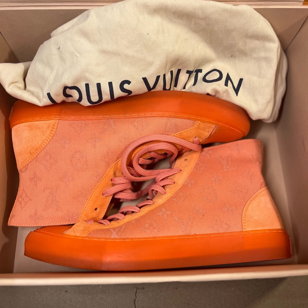 Authentic Louis Vuitton Men’s Virgil Abloh High Top sneakers 7 Euro/ 8 US